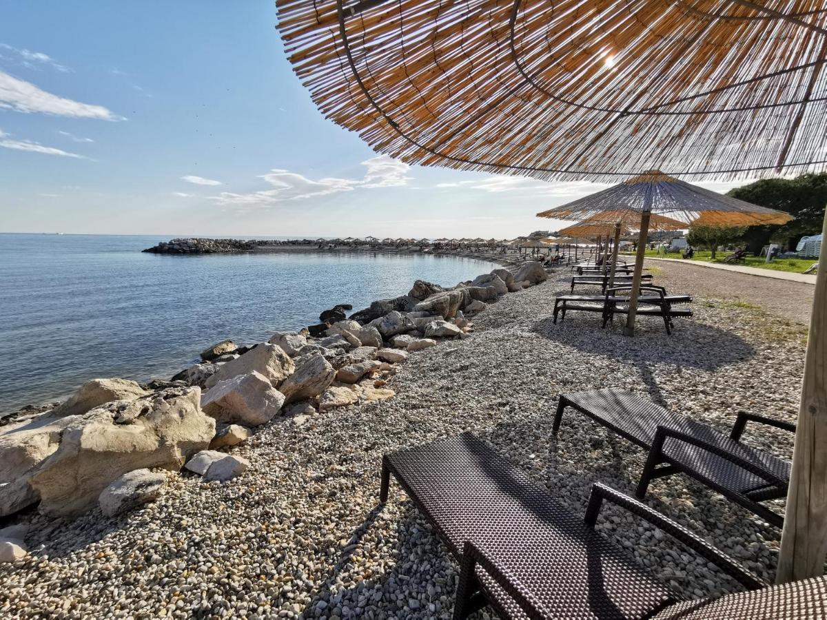 Aria Deluxe Superior 5 Star Apartment, Your Piece Of Heaven By The Sea & Park, With Sea & Park View Lägenhet *