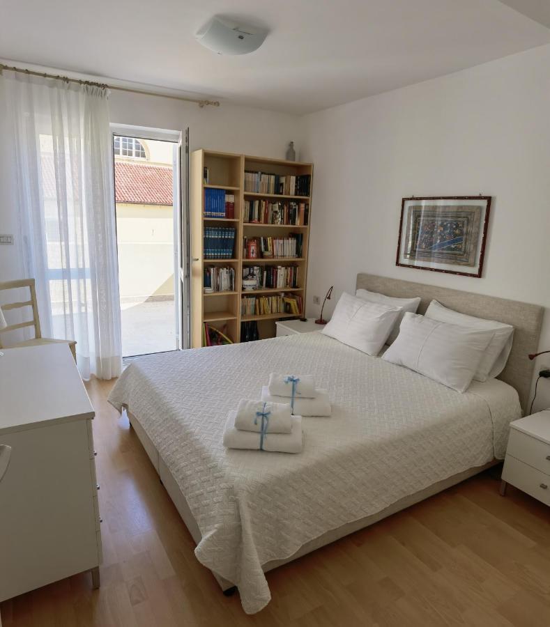 Aria Deluxe Superior 5 Star Apartment, Your Piece Of Heaven By The Sea & Park, With Sea & Park View *